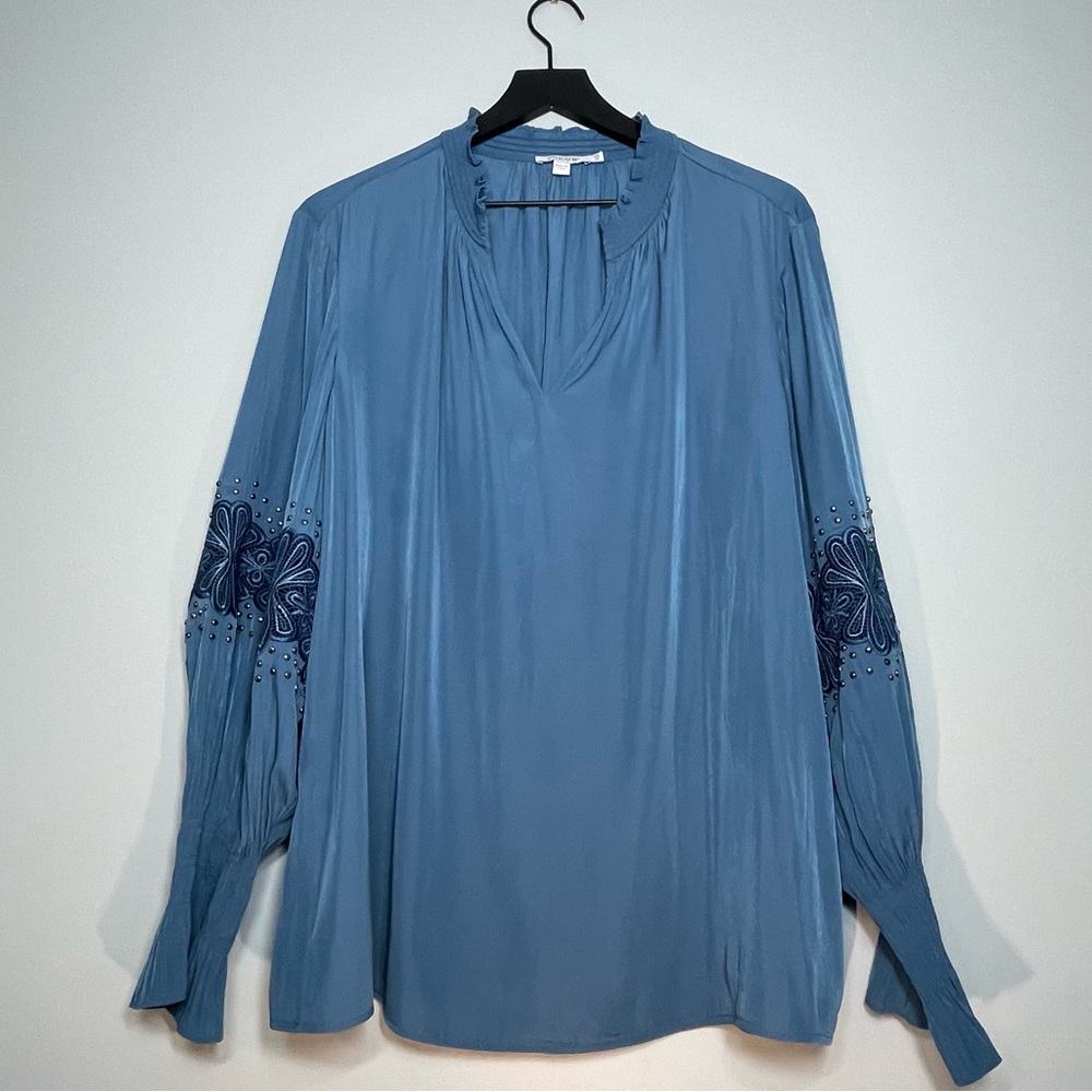 CHICO'S Blue Blouse Floral Lace Insets Studs on Sleeve Elastic Wrist Size 18
